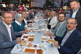 Başkan Sürekli Kızılay’ın iftar bağışcısı oldu