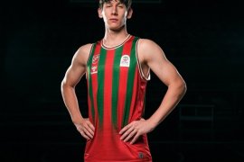 Karşıyaka yeni sezon formalarını tanıttı