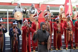 Karşıyaka Halk Eğitim Merkezi 2071 Mehteran Bölüğü'nden harika kutlama