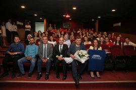 Başkan Tugay dünya gençleriyle buluştu