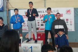 Bostanlıspor Kick Boks'ta 2 madalya aldı