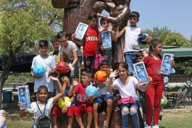 Başkan Tugay, Roman çocuklarıyla kahvaltı etti