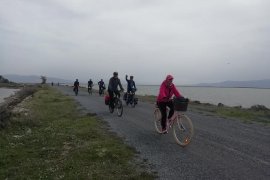 Bostanlısporlu bisikletçiler Kadınlar Günü'nü Sasalı'da kutladı