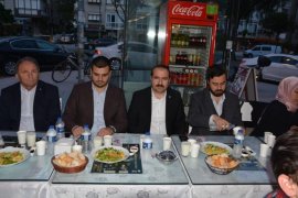 AK Partili Kırkpınar, Karşıyaka Gençlik Kolları Başkanlığı iftarına katıldı