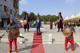 Karşıyaka Halk Eğitim, 23 Nisan Çocuk etkinliklerine renk kattı...