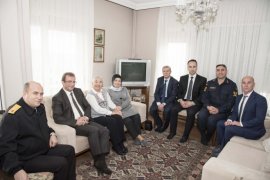 Şehit ailelerini yalnız bırakmıyorlar...