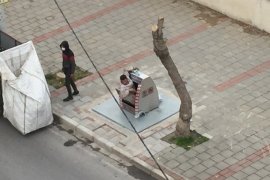 Çöpten adam çıktı…