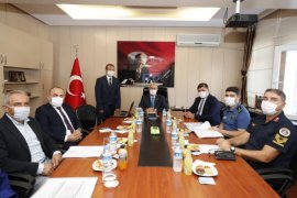 İzmir Valisi Karşıyaka Belediyesi'ni ziyaret etti