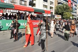 Cumhuriyet Bayramı kutlamaları Karşıyaka’da coşku ile devam ediyor