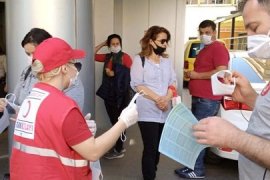 Türk Kızılay Karşıyaka'dan ücretsiz maske...