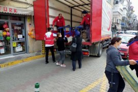 Kızılay Karşıyaka'dan Türk Birliği'ne masa ve sandalye...