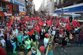 Karşıyaka'da 30 Ağustos Zafer Bayramı coşkuyla kutlandı