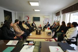 Çiftçioğlu, Türk Kızılay Karşıyaka Şubesi’ni ziyaret etti