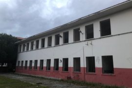 Karşıyaka Lisesi yıkılıyor