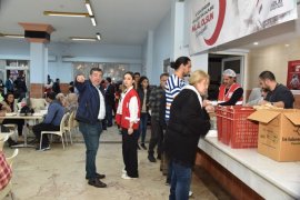 Bin kişi merhamet çınarının altında iftar açtı