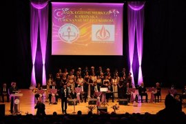 Karşıyaka Halk Eğitim  Merkezi TSM Korosu'ndan muhteşem konser