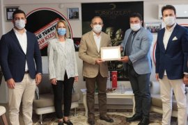 Sürekli, Türk Kızılay Karşıyaka Şubesi'ni ziyaret etti