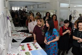 Karşıyaka Halk Eğitim'in Nakış ve Mefruşat sergisi açıldı