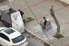 Çöpten adam çıktı…