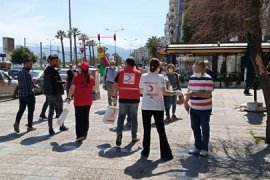 Türk Kızılay Karşıyaka'dan ücretsiz maske...