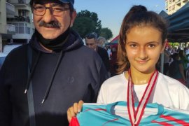 Karşıyaka’da Ata’dan Ana’ya koştular