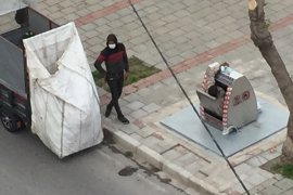 Çöpten adam çıktı…