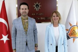 Ak Parti Karşıyaka İlçe Başkanı Keseli mazbatasını aldı