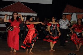 Hayat bir Roman... Hem oynadılar, hem oynattılar...