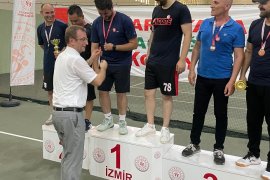 Masa Tenisinde Karşıyaka Kaymakamlık Kupası yapıldı