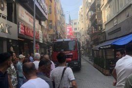 Karşıyaka Çarşı'da yangın...