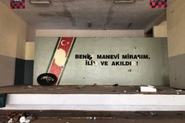 Karşıyaka Lisesi yıkılıyor