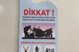 Karşıyaka İlçe Emniyet Müdürlüğü hırsızlara karşı broşür dağıtıyor