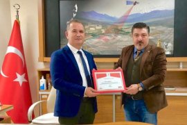 Türk Kızılay Karşıyaka'dan Müdür Sakarya'ya teşekkür