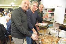 İzmir’de yaşayan Siirtliler yöresel yemekte buluştu