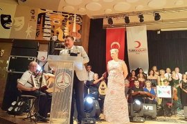 Kızılay Karşıyaka'da görkemli kutlama...