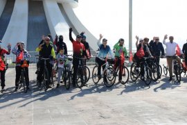 İşçimenler bisikletçilerle pedal çevirdi...