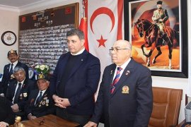 Muharip Gaziler Dr. Cemil Tugay'ı bağrına bastı...