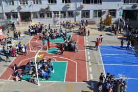 Türkbirliği İlkokulu’nda şemsiye etkinliği büyük ilgi gördü