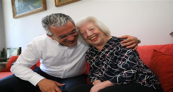 Bayram ziyaretinde 100. yaş günü partisi... 