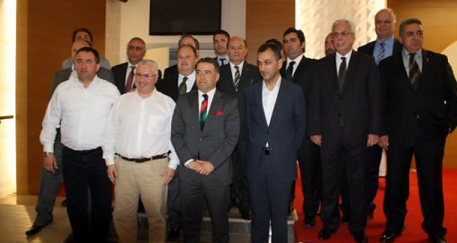  KARŞIYAKA YÖNETİMİ GÖREV BÖLÜMÜ YAPTI