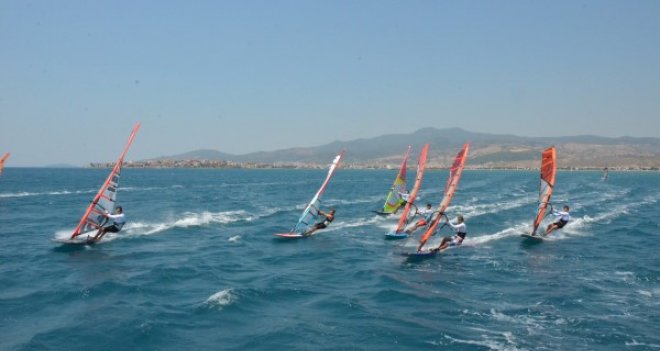  Rüzgâr Sörfü Slalom Türkiye Ligi'nin 2.ayağı Dikili'de yapıldı...