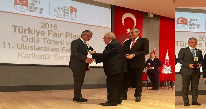  Türkiye Milli Olimpiyat Komitesi'nden Başkan Akpınar'a ödül...