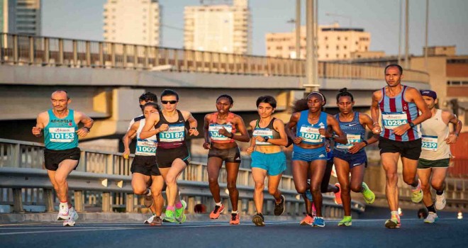 Maraton İzmir koşuldu