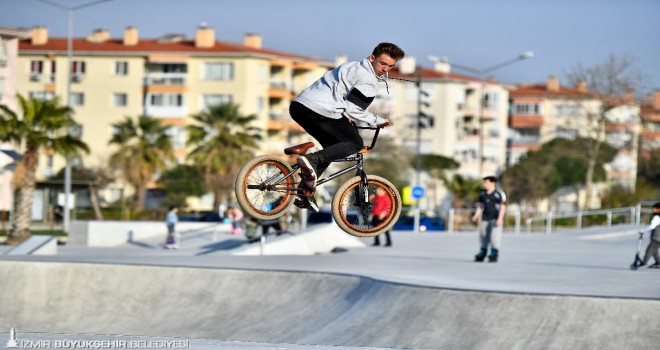 Bostanlı sahilinin 3 bölümlük kıyı düzenleme çalışmaları tamamlandı