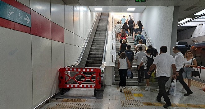 İZBAN'ın merdivenleri yürümüyor!..