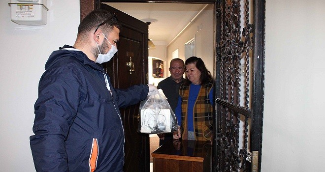 Karşıyaka’da elektronik atıklar evlerden toplanıyor