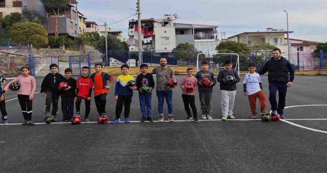 Çiğli Belediyesi’nden Okullara Spor Malzemesi Desteği