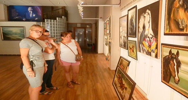 Karşıyakalı Ressam Ayla Erdur'dan Foça'da sergi