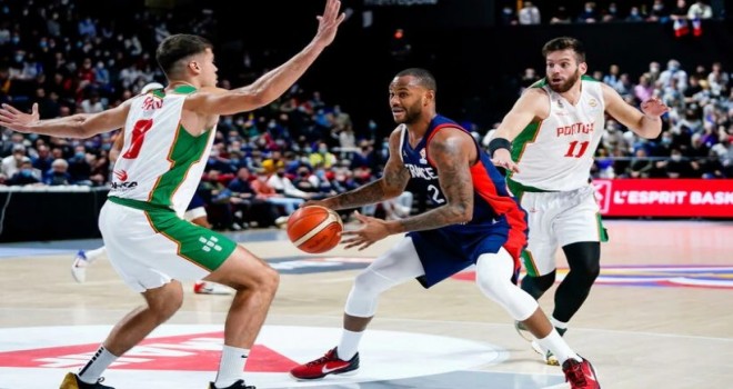 M'Baye Fransa'yı sırtladı...