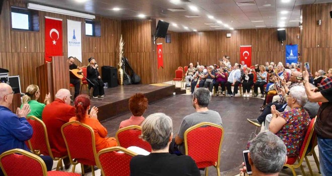 Zübeyde Hanım Yaşlı Bakım ve Rehabilitasyon Merkezi Bedia Akartürk ile şenlendi